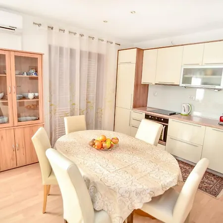 Anka Apartment *